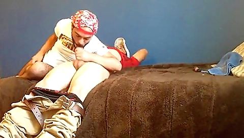 Sexy young chick gets creampie from a littlend