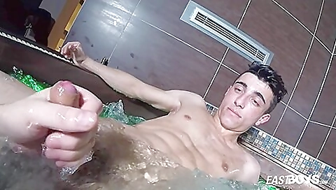 Sultry chick ride zoom with her feet